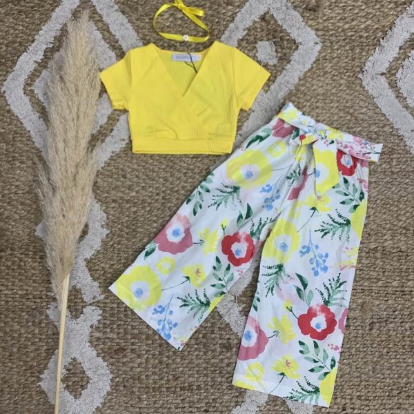 Ens. top jaune, collier et pantalon fleuri