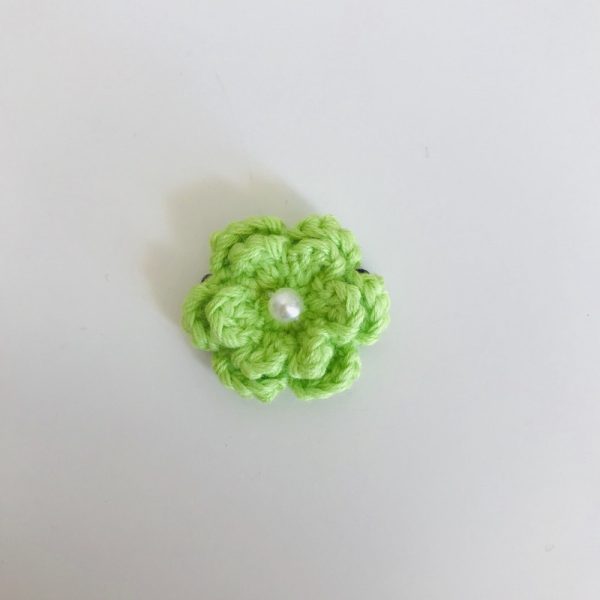 Barrette magique tient sur 1 cheveu, modèle Fleur au crochet – Image 6